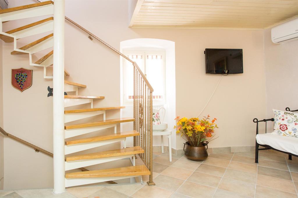 Holiday Home Smokovec Vrbnik Exterior photo